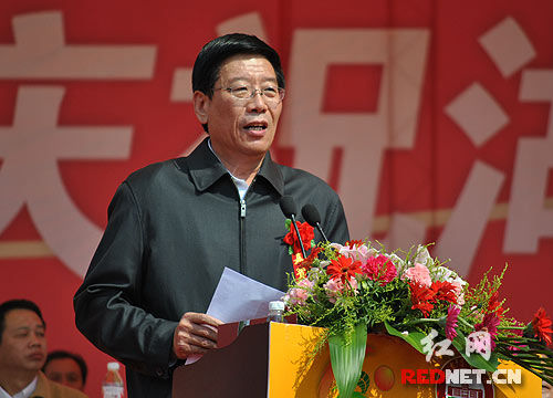 (湖南省委副书记、省长徐守盛出席庆典并讲话。)