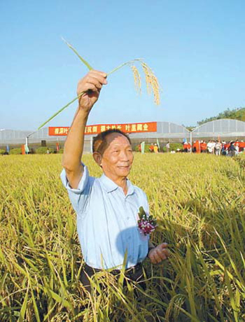 袁隆平谈羊年愿望：争取提前实现超级稻每公顷产量16吨