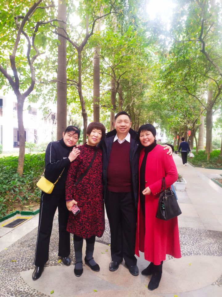 同学友谊值千金，开心最是相逢时